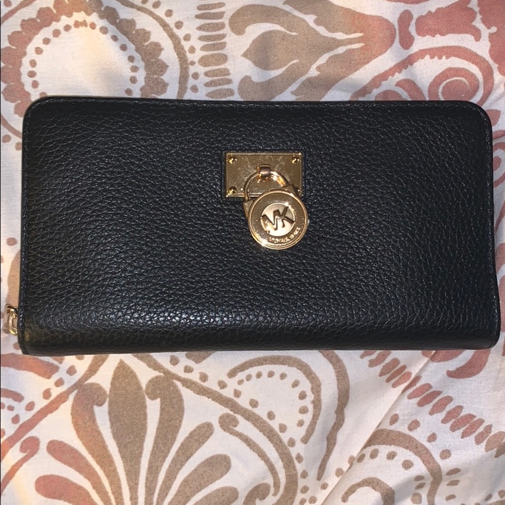 Black Michael Kors wallet. Like new